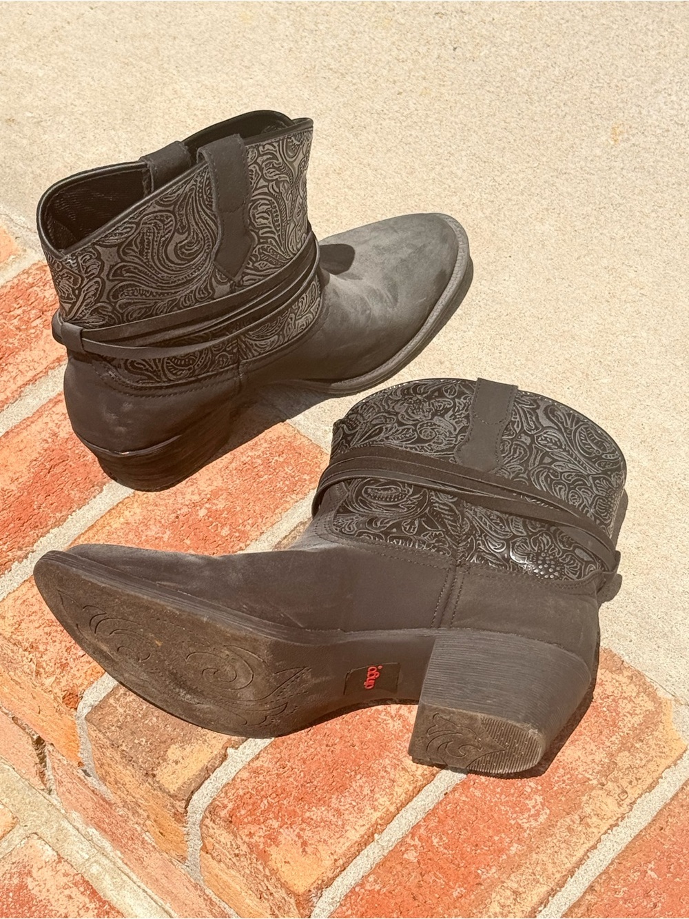 Black Western Cowboy Boots Embossed Paisley Short Ankle Booties - Picture 4 of 4